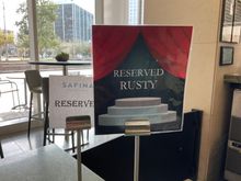 Mr. Rusty has his own reserved table and relaxes daily at the lobby bar on weekdays from 18 - 21.30 : very approachable for a chat