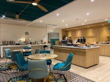 If you want a picture of an empty breakfast room, get there early before it opens :)