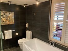 Toilet and large bath: everything was clean