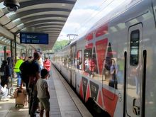 In Mainz station, boarding the regional train to Ingelheim 