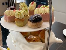 Étagière for afternoon tea (sele