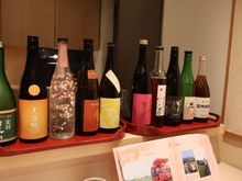 The young chap next to me went for the sake pairing. 10 of them!