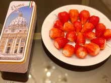 Strawberries from Kyoto and sweets / toffee from Italy 