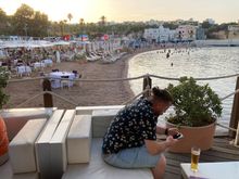 Paranga stradles the beach 