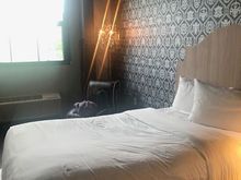 middle of bed dips.  The light in background had only 2 working bulbs.  Had to get another 4 to replace ones not working.