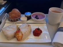 Had planned to skip breakfast before arrival in Sydney, but I woke naturally and the crew said I had time so I took the Scrambled eggs, cheddar cheese, spinach & red pepper wrap which was nicer than I expected. Was fine as a snack considering I wasn't too hungry, but if I had skipped the evening meal to get more sleep, I could definitely have been left hungry.