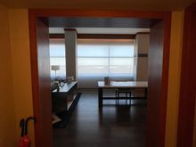 Entry way. Spectacular view of tarmac. 