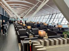 China Eastern lounge at D77