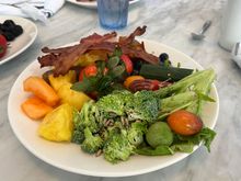 At a minimum, I greatly appreciate that they have a salad bar at breakfast so I can consume some veggies before moving on to the donuts 🤔 