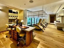 Biohacking Recovery Lounge