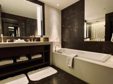 Bathroom with double vanity and tub