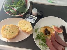 Appetizer - the garlic bread was meh; the salad was the usual tossing of weeds.