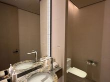 Second Bathroom next to Living Room. 