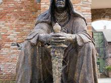 Bob Mueller pauses while considering a new iPhone purchase. And also how to best execute his next target...