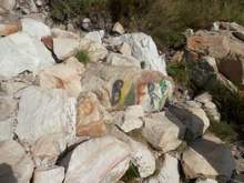 Don't understand why people indulge in this kind of behaviour - there were other similar rocks and boulders along the trail that were similarly disfigured