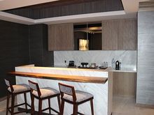 Doubletree jakarta pres suite bar web