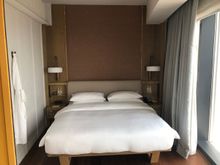 king bed area