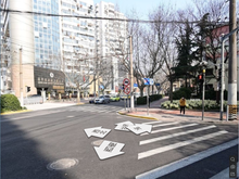 Road sign banning bikes on Hengshan Rd.