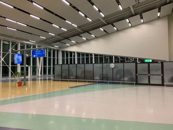 CIP lounge entry are the double doors on the right, yes the one that looks like a Fire exit. 