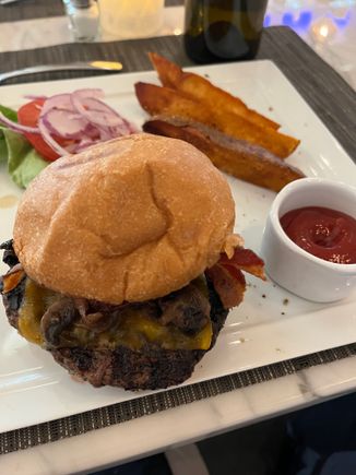 Wow! The burger is bigger than the bun!!! Dining room excellent today. Menu unchanged. 
