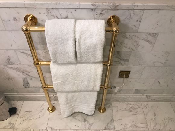 Heated towel rack