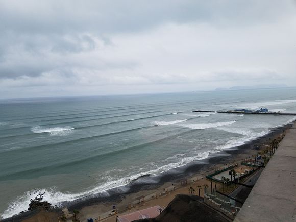 Atlantic is the peaceful ocean; on the contrary, the Pacific is always angry as we figured from its waves, whether in Australia (Sydney), Pacific Coastal Highway (California), here in Lima or in Hawaii (never been there but have seen photos and videos)