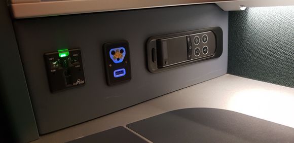 Sockets with IFE controls
