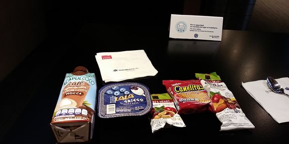 Breakfast offerings in Premier Salon lounge Mexico City
