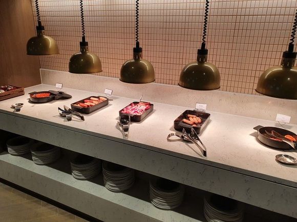 One of two hot food stations at the Tybrun Bar end. Each had different hot options and was a decent spread overall.