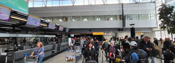Half way point of the ground floor queue 