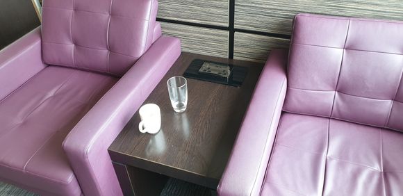 Used mugs and breadcrumbs on seats are there to welcome you (the staff eventually cleared the mugs but the crumbs were left in state)