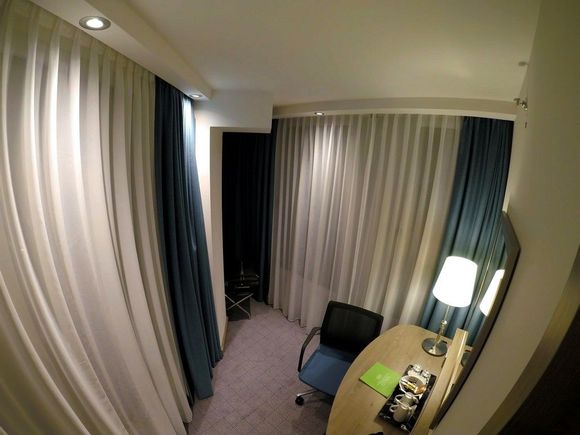 Standard Room on top floor / Hampton by Hilton Stuttgart City Centre