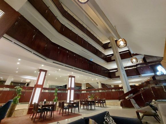 Al Baylasan Lounge (Bar) /with atrium of executivgfe wing IC Riyadh