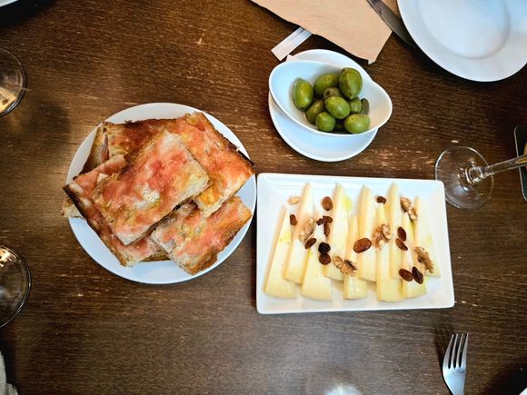 More bread, olives and manchego cheese