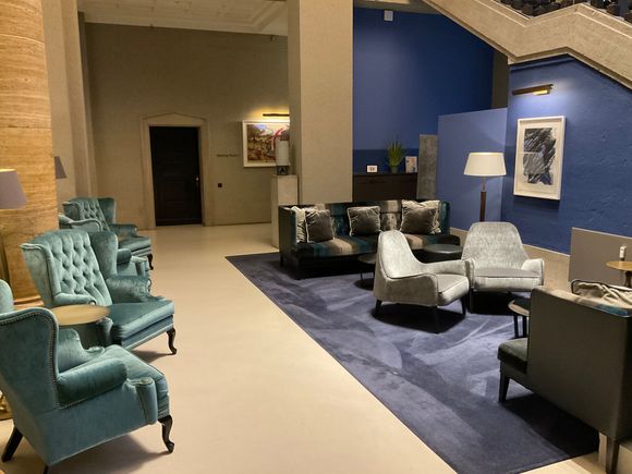 The infamous place of lore where free drinks were still part of Hyatt's club lounge experience