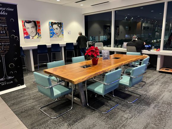 LAX T2 SkyClub