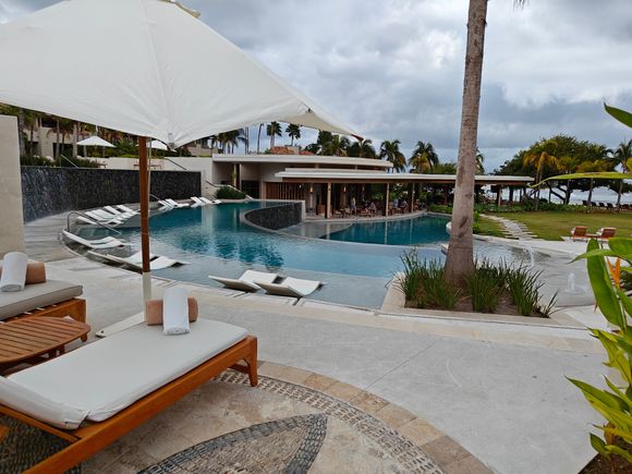Level above Kids pool
