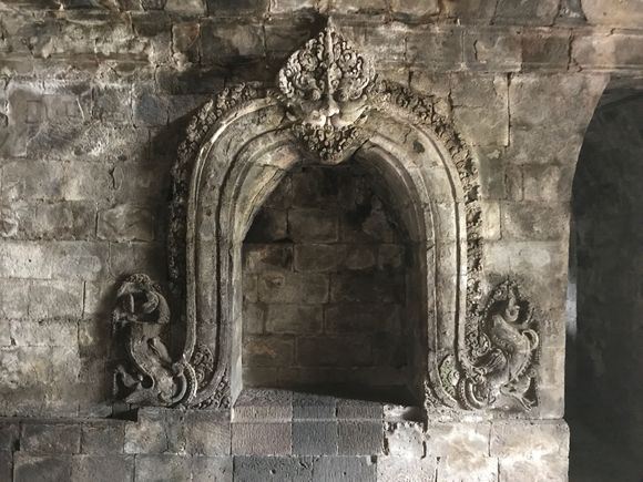 The cella has intrensic carvings