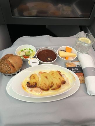 The fish pie from the BA269 menu above. It wasn’t bad but could of done with a little more especially when compared to some of the meat dishes. 