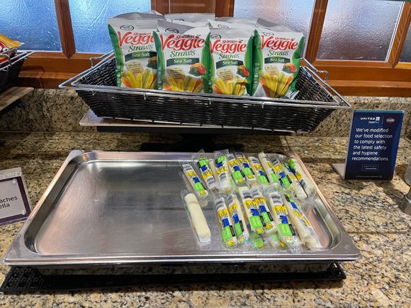 Veggie sticks and string cheese