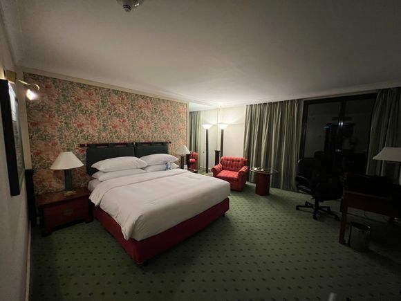 Hilton Hanoi Opera King Deluxe room