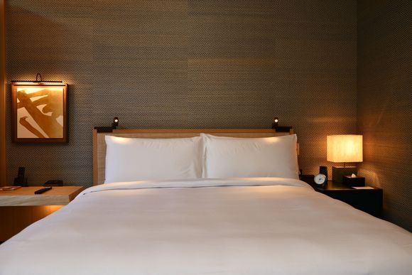 Comfortable bed (firm)