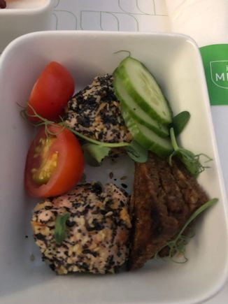 Smoked salmon salad
pumpernickel bread