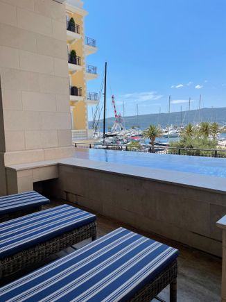 Second pool area
