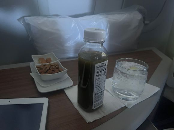 Juice and nuts offered. There was also a hot towel. 