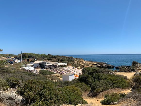 This is the “beach”, already crowded without the W