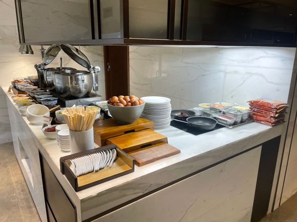 Omelets and congee station