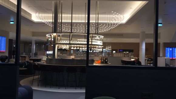 Lounge will close in 20mins at midnight but still more than 30 people for nights last flight to Bangkok 