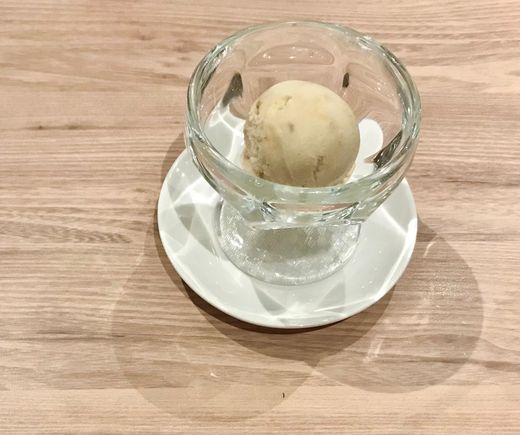 Supposed to be coconut ice cream but more like banana 