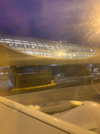 New CDG 2F lounge from the outside